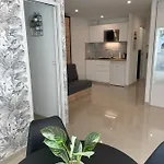 Appartement Grand En Centre Et à 50 Mètres Du Port, Climatisé *