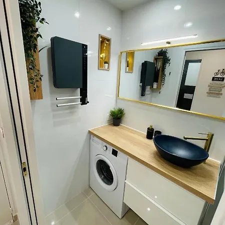 Grand En Centre Et A 50 Metres Du Port, Climatise Apartment