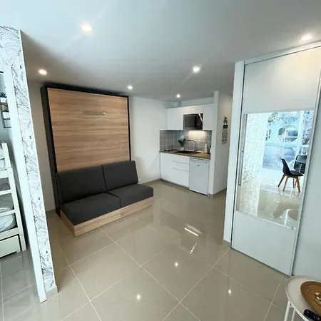 Apartment Grand En Centre Et A 50 Metres Du Port, Climatise *