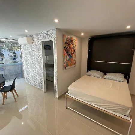 Grand En Centre Et A 50 Metres Du Port, Climatise Apartment *