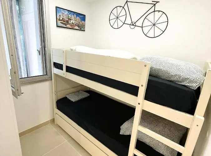 Grand En Centre Et à 50 Mètres Du Port, Climatisé Apartamento *